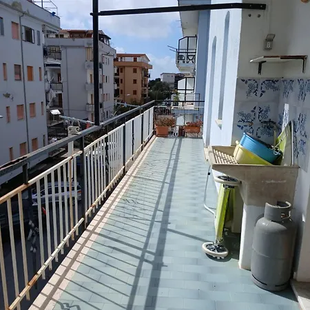 Don Minzoni, 350 Dal Mare *